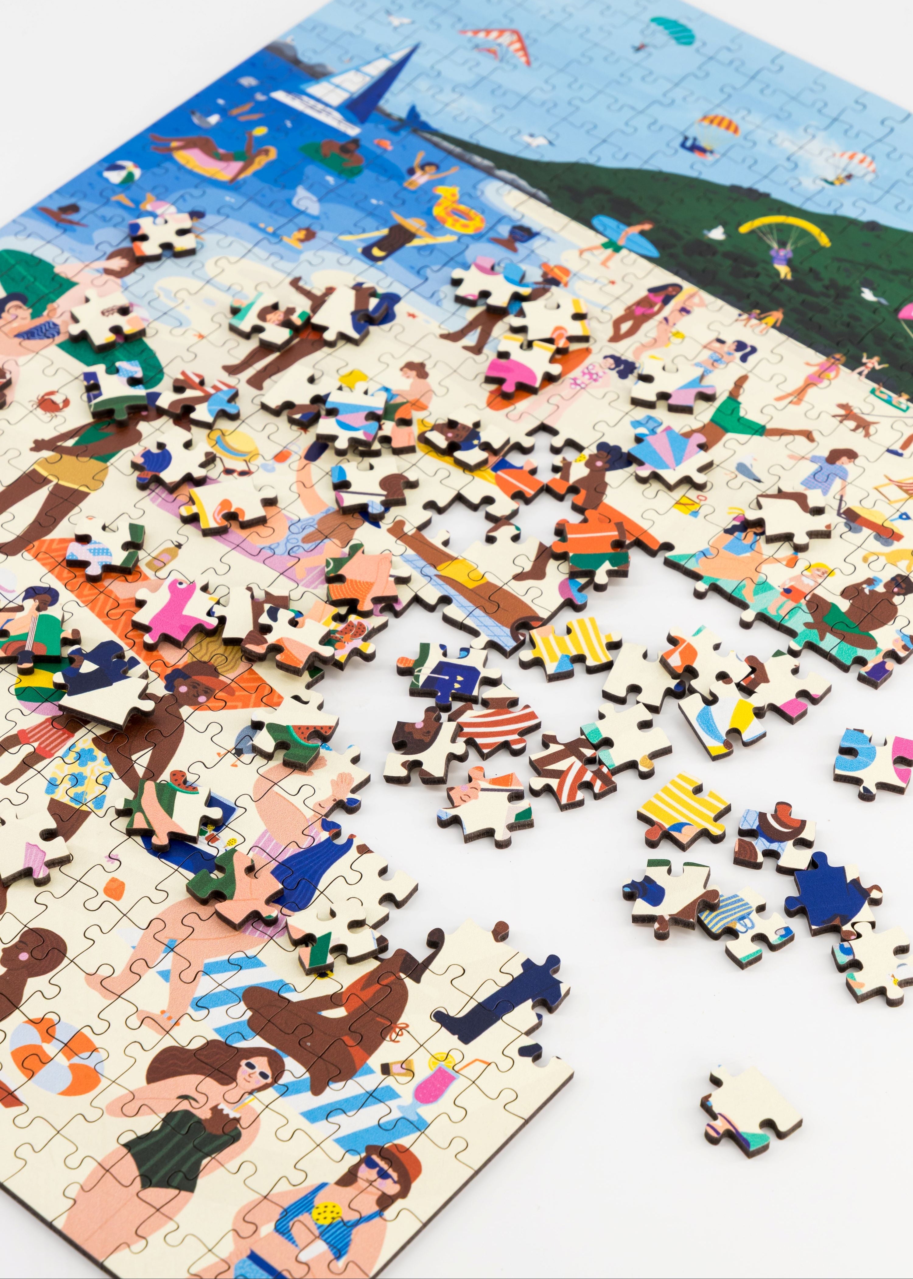 A premium wooden jigsaw puzzle that captures the energy of a sun-soaked summer day at one of Cape Towns most well known beaches. They are perfect for art lovers, proud South Africans and gift givers.