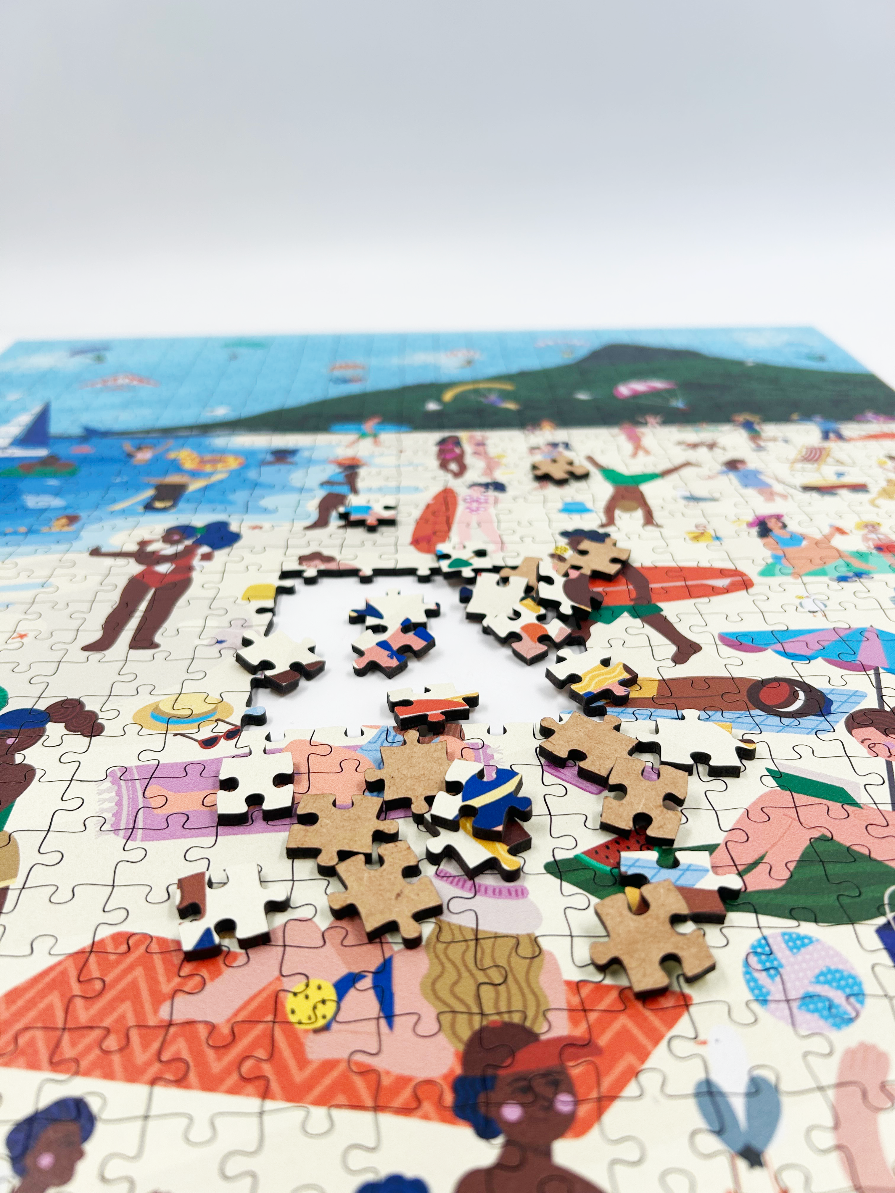 A premium wooden jigsaw puzzle that captures the energy of a sun-soaked summer day at one of Cape Towns most well known beaches. They are perfect for art lovers, proud South Africans and gift givers.
