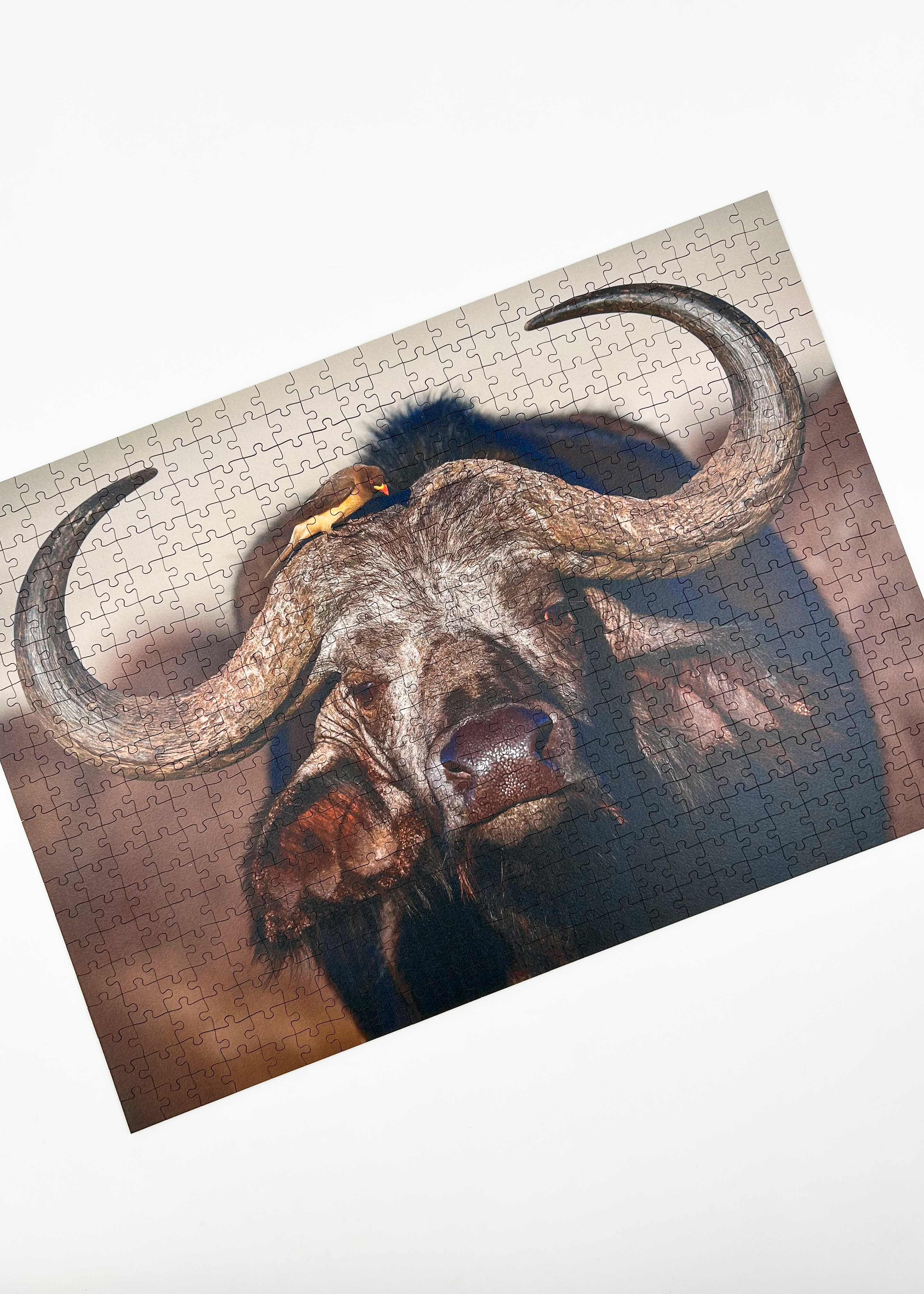 MasterPiece luxury wooden puzzle of a South African wildlife photograph of a buffalo and ox-pecker taken by Isak Pretorius. A way to disconnect, relieve stress and a great gift idea.